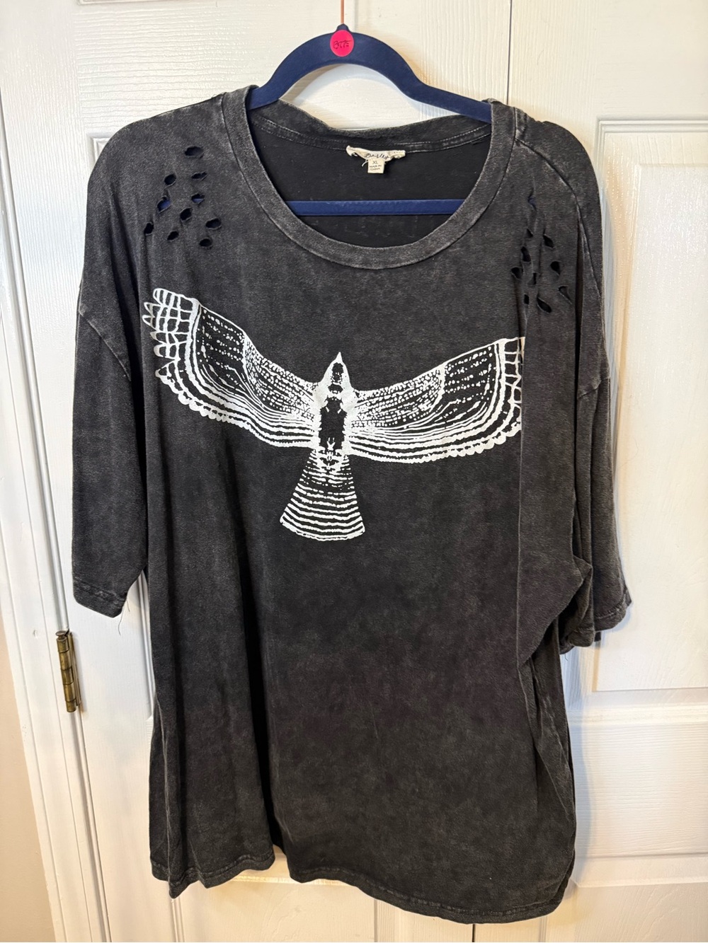 Blue Velvet Black Distressed Short-Sleeve Tee with White Bird Graphic